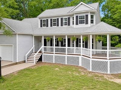 898 Lakeshore Dr