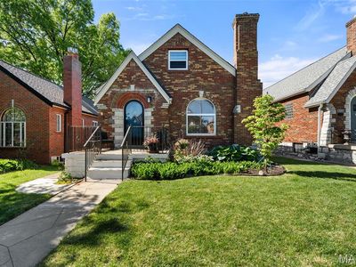 5716 Winona Ave