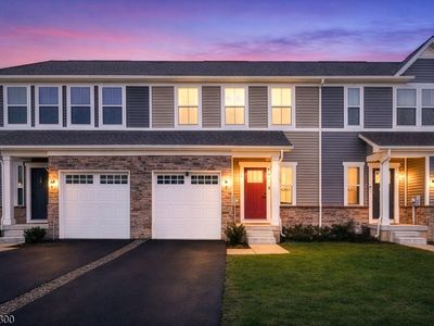 14 Pratt Ln