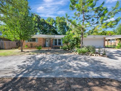 7004 Meadowbrook Dr