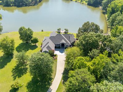 747 Shoreline Dr
