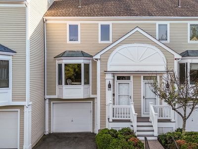 37 Constitution Ln #115