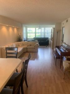 10623 W Clairmont Cir #101