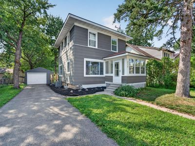 215 9th Ave NE