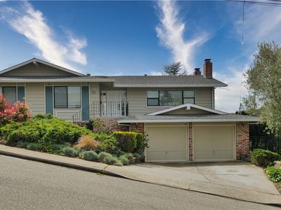 20403 Beacon Hill Ct