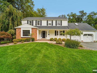 17 Colonial Dr