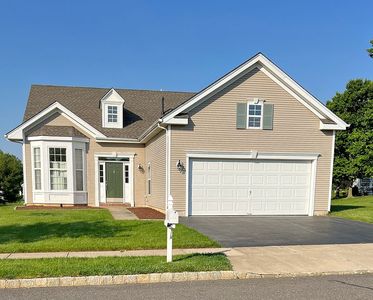 49 Bunker Hill Dr