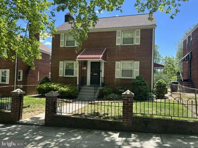 1715 Girard St NE