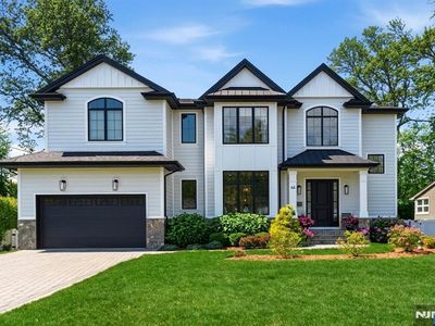 44 Crestwood Dr