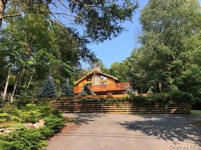 162 Lakeshore Drive