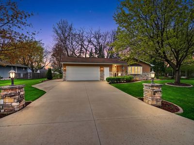 1296 Lakeview Ln
