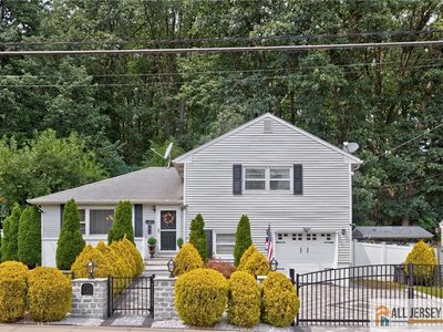 47 Leonardine Ave