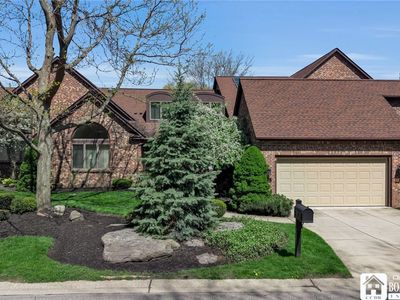 Property at 161 Hidden Ridge Cmn, Williamsville, NY