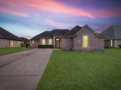 105 Wisteria St
