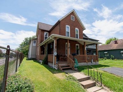260 E 4th St