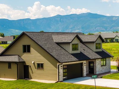 3 Green Meadows Dr