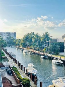 3100 NE 48th St #907