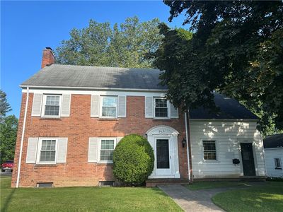 3621 Lake Ave