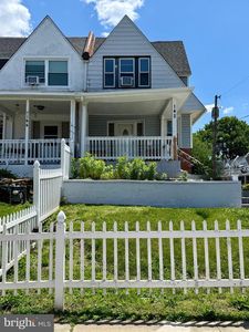 142 E Essex Ave