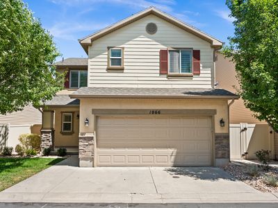 1066 W Stonehaven Dr