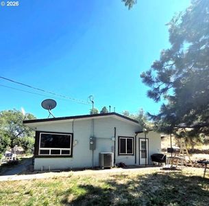 1070 Main St