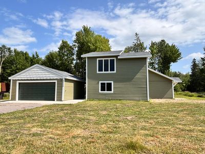 3349 Lakeshore Dr