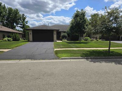 6667 Sandalwood Close