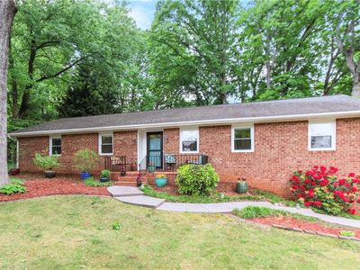 6834 Rollingwood Dr
