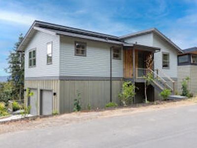 215 NW Sophie Ln