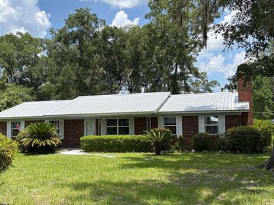 187 SE Tevis Ave