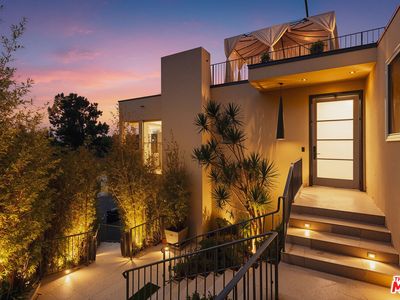 8715 Sunset Plaza Ter