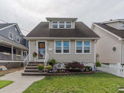 334 Travers Pl