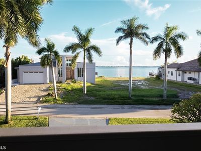 647 Coral Dr