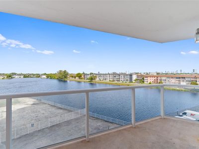 1351 NE Miami Gardens Dr APT 406E