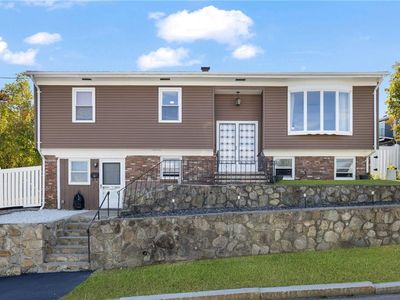 16 Aurelia Dr