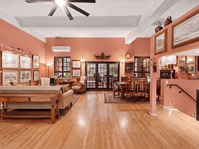 233 W 26th St APT 1RW