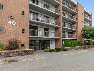 40 Main St APT 205