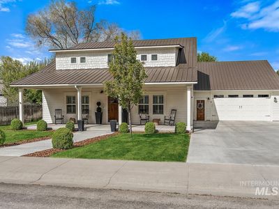 841 NE Sand Pebbles Ln