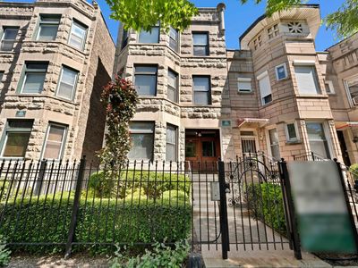 438 E 45th Pl