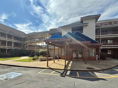 410 Melrose Pl. #206