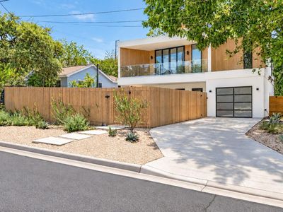 1005 W Johanna St