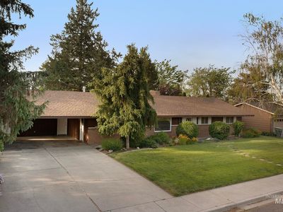 1281 Moore Way