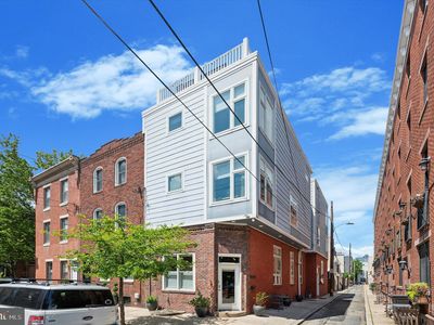 1113 Fitzwater St APT A