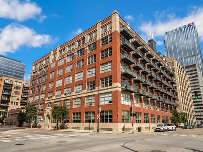 333 S Desplaines St APT 607