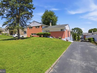 Property at 417 Foster Dr, Springfield, PA