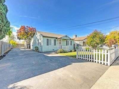 2571-2569 Erickson St