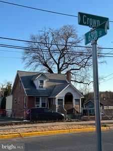 6017 Crown St