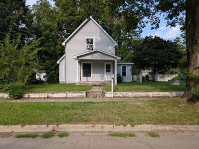 324 S East St