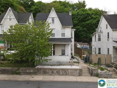 209 E South St
