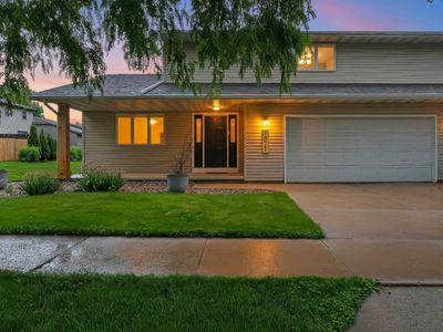 1023 W Ridgeview Dr